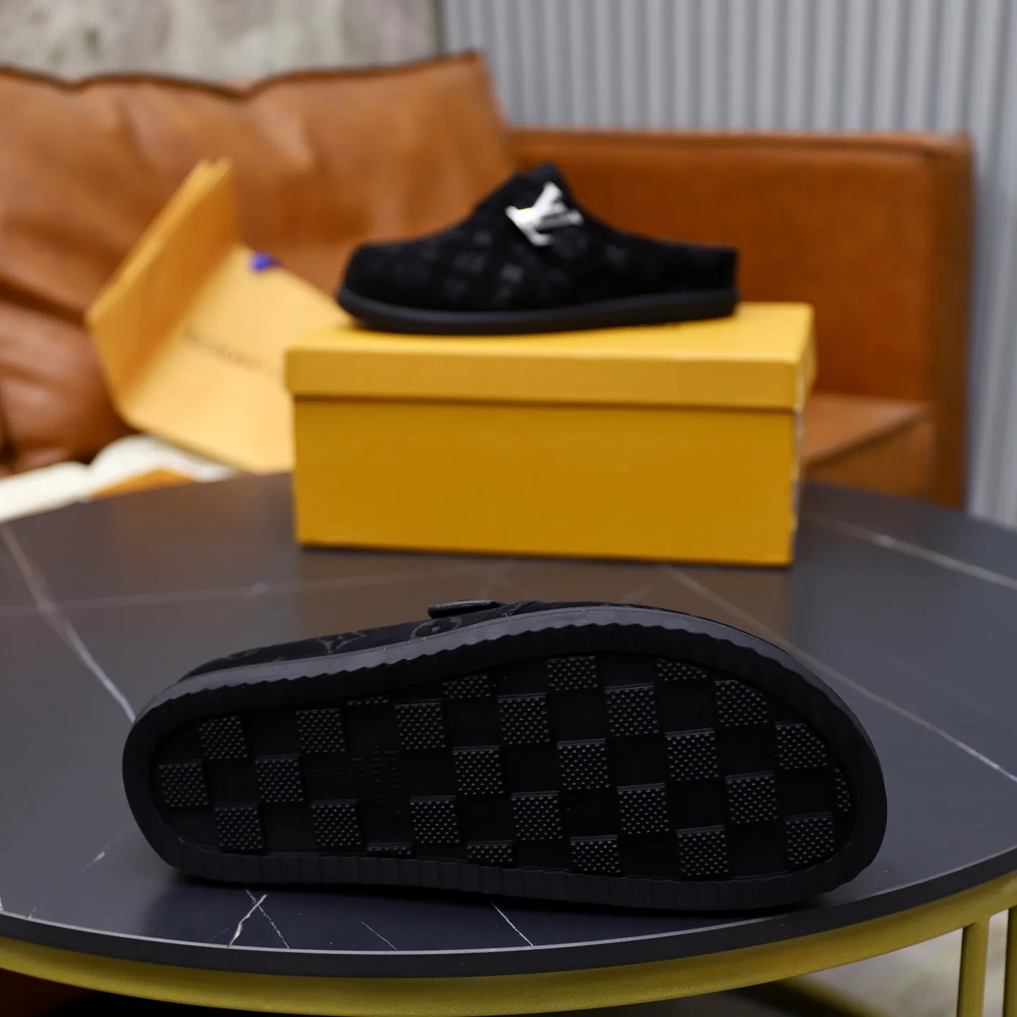 Ex-factory price: 520💰🙅‍♂️🙅‍♂️🙅‍♂️Birkenstock Brand: LV Louis Vuitton Standard code: 38-45 (cowhide lining) Grade: Same as the official website Material: Original leather design Original rubber wear-resistant molded outsole Style category: Men's fashion sandals Distinguished luxury brand elements Top luxury Color: Actual picture color